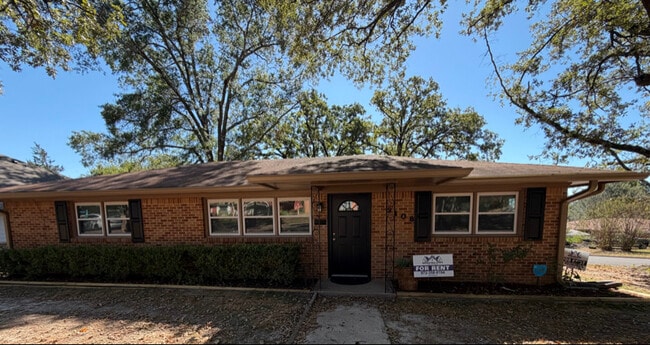 Building Photo - 3108 Martha St