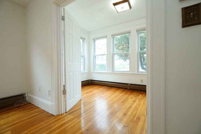 98 Woodside Ave