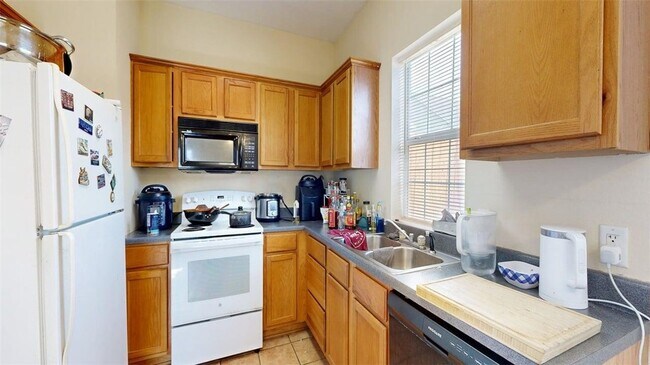 Photo - 301 Nimitz St