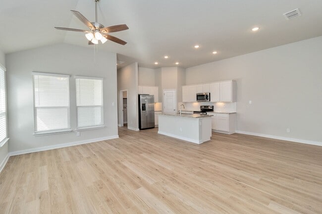 Photo - Beautiful Duplex Available In Emma Park!