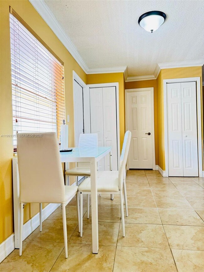 Photo - 1300 Moffett St Unidad 306