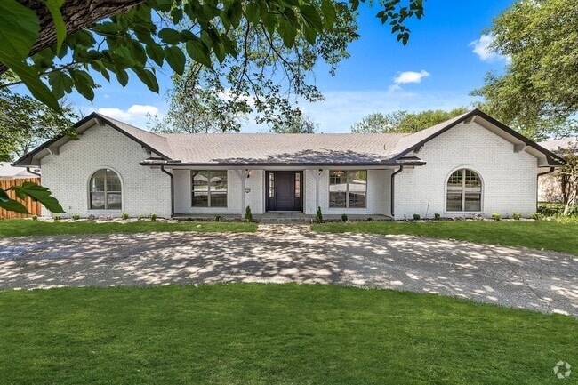 Building Photo - 14909 Hillcrest Rd Rental