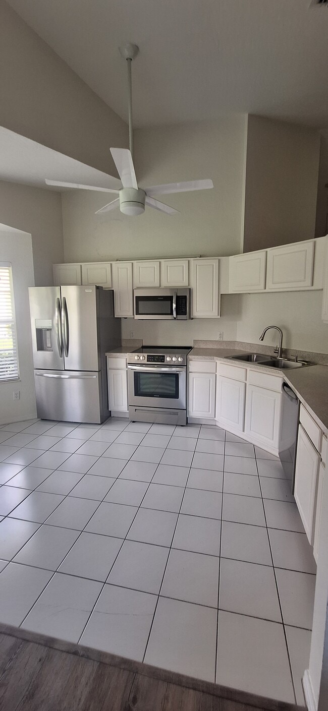 1828 Aynsley Way Unit 4
