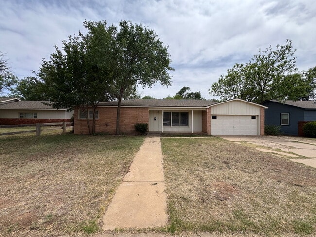 Building Photo - Lovely House Located Minutes From Elementary, Medical District & Texas Tech Campus!