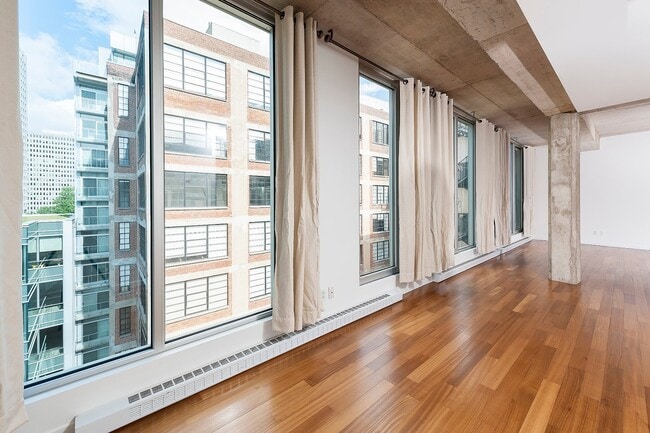 Building Photo - 445 Av Av Viger O, Unit 1113