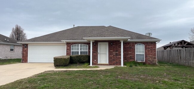 Building Photo - Cozy home in a convenient location.