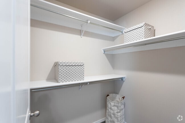 1BR, 1BA - 698 SF