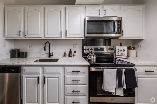 El Boston 2BR, 1BA -900SF - Cocina - ReNew White Marsh