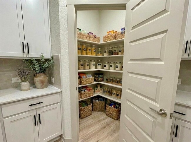 Photo - 257 Geminiflora Bend