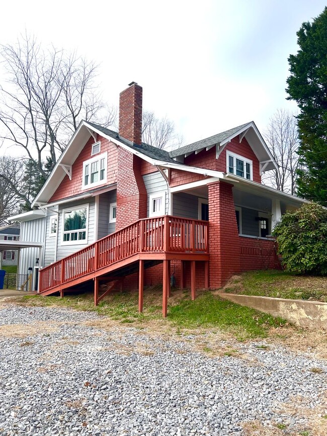 Building Photo - 10 Phifer St Unit B