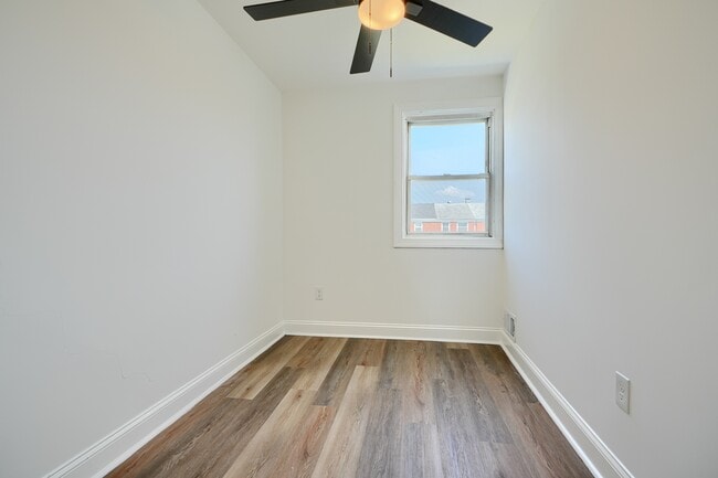 Photo - 2204 Redthorn Rd