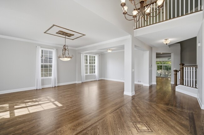Photo - 5280 Burnham St