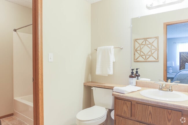 2BR, 1.5BA - Oxford