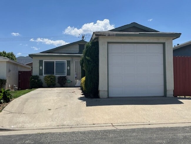 Building Photo - Charming 2 Bed 1 Bath Condo in Tehachapi!