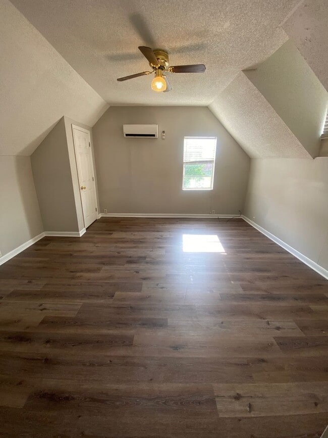 Photo - College- 204 Unidad #1