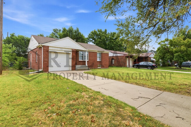 Photo - 374 N Hillcrest St