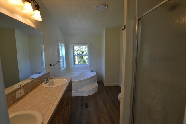 Photo - 13402 US-190