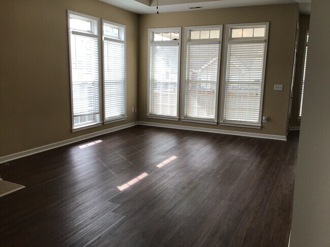 Photo - 303 Stallion Rd