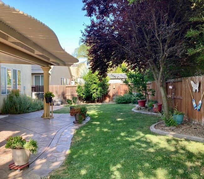 Building Photo - Spacious 4-Bedroom Home in Woodland –Cul-d...