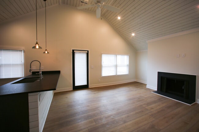 Photo - 249 E Blenkner St