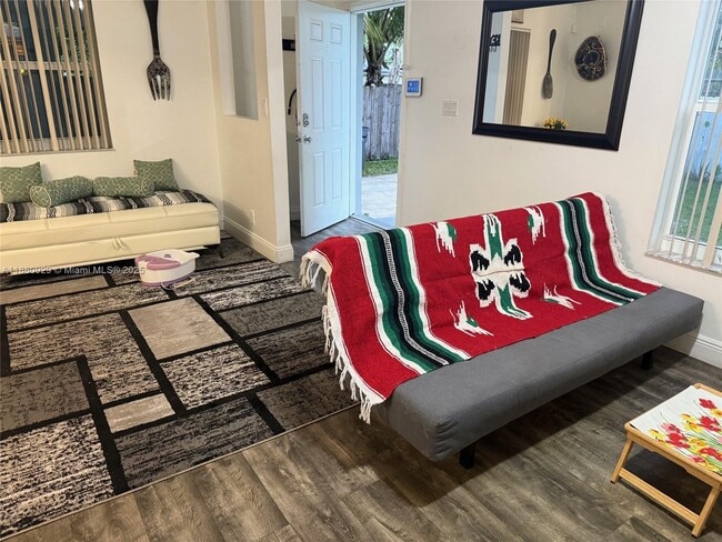 Photo - 2452 Madison St