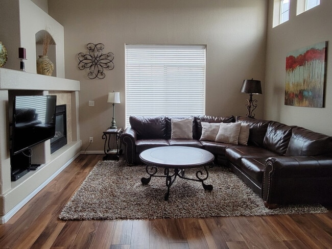 Photo - 479 Black Feather Loop Unit ID1045092P