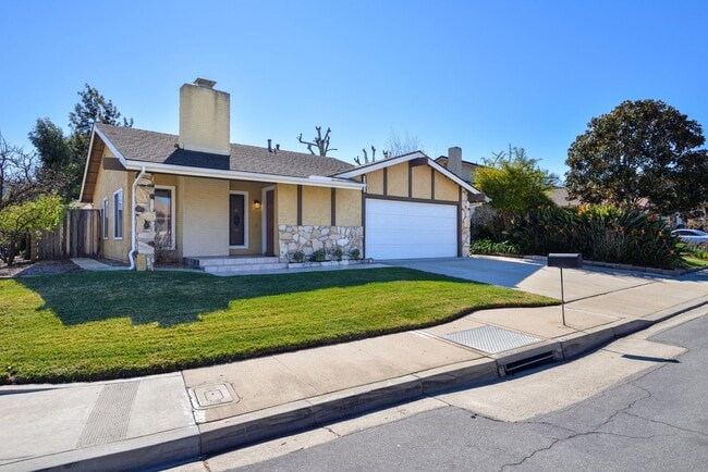 Building Photo - Beautiful Newbury Park 3 Bedroom 2 Bath Home