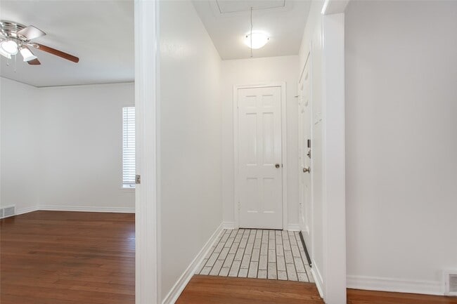 Photo - 6915 Inverness Ln