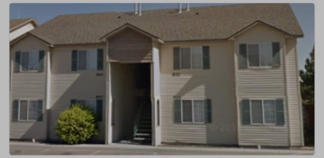 More photos to come soon. - 806 N White Barn Rd Apartamentos