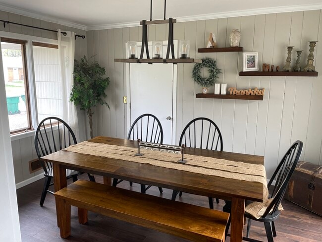 Photo - 2505 Zinran Ave S