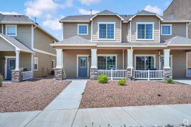 Building Photo - Modern Townhome with Central A/C, 2-Car Ga...
