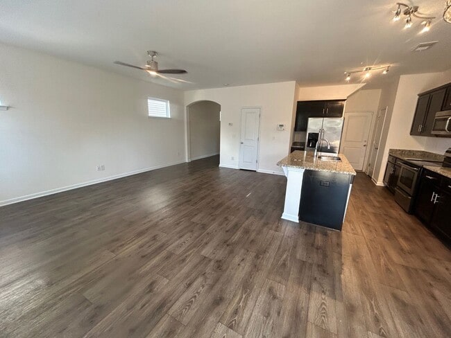 336 Eagle Feather Loop