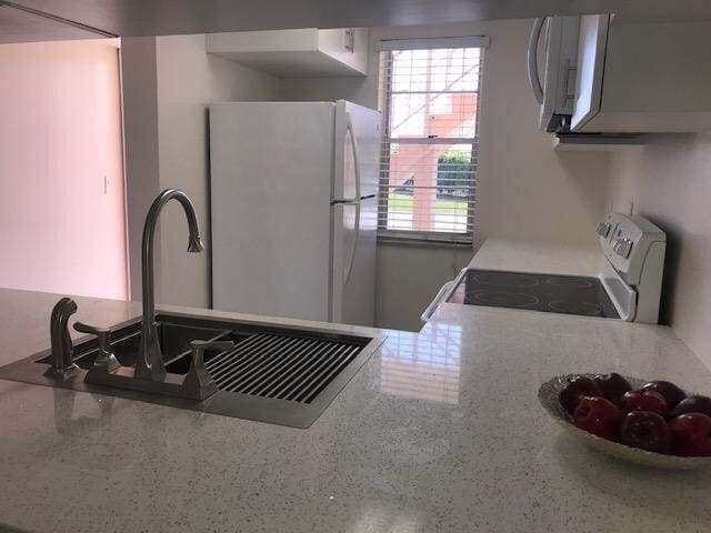 Photo - 9929 Three Lakes Cir