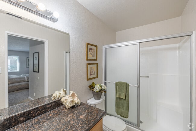 2BR, 2BA - 969SF - Bathroom