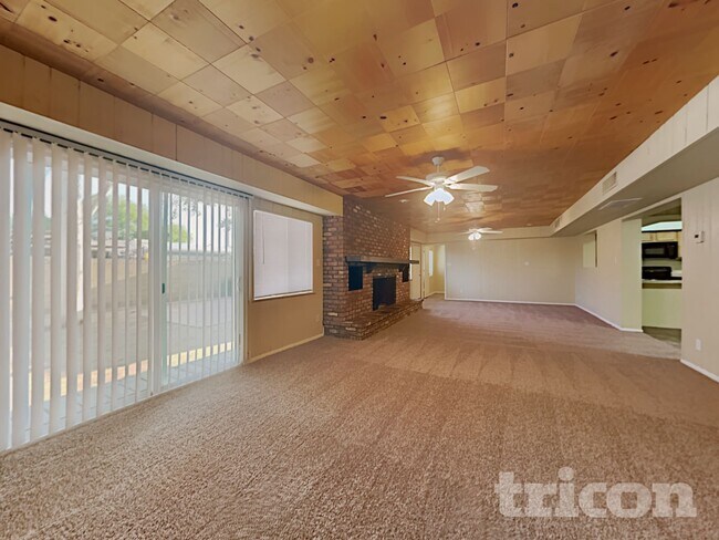 Photo - 6258 W Wolf St