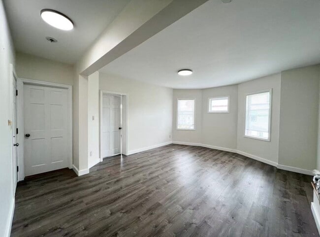 Photo - 539 Washington St