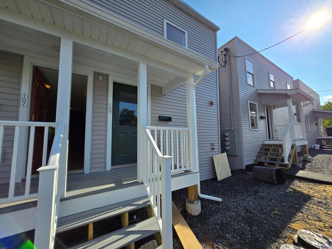 Building Photo - 109 2nd St