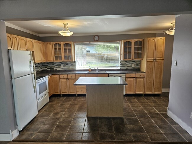 Photo - 333 Elphinstone St