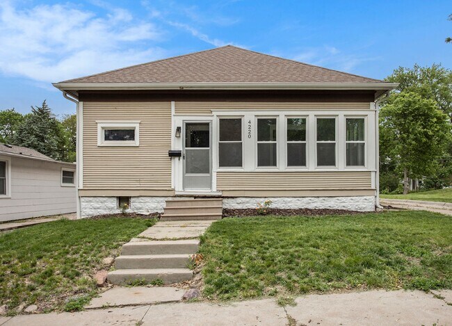 Building Photo - 4220 Lenox Ave