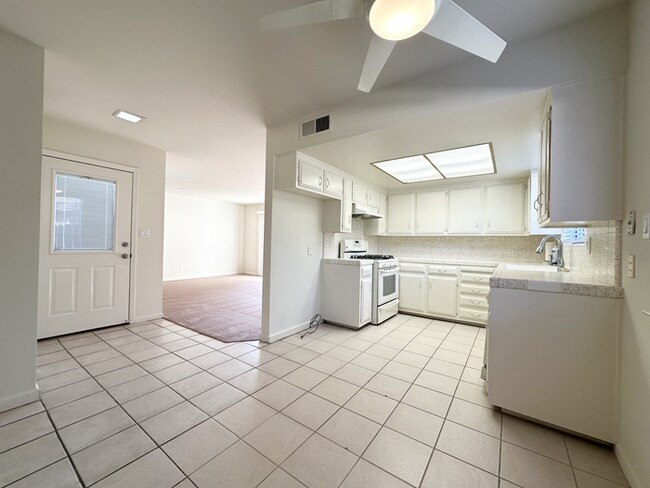 Photo - Don't Miss This 2 Bedroom Duplex!!