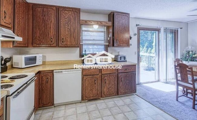 Photo - Available 12/1 - Cozy 2 Bed / 1 Bath Side ...