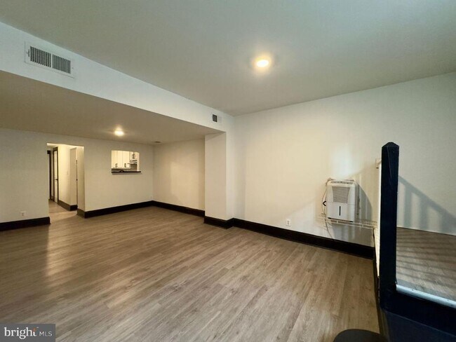 Photo - 1210 N Calvert St Unidad T