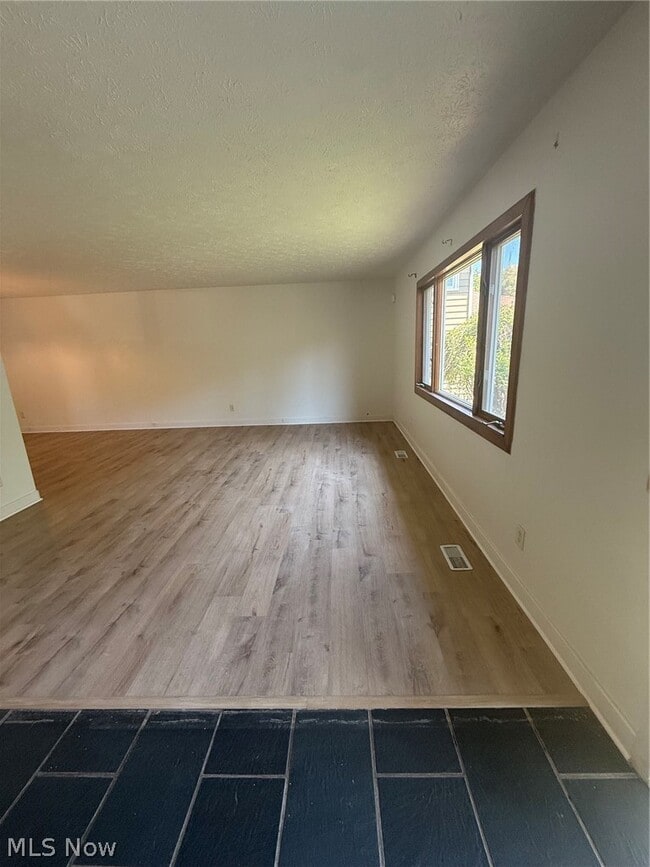 Photo - 6580 Forest Glen Ave