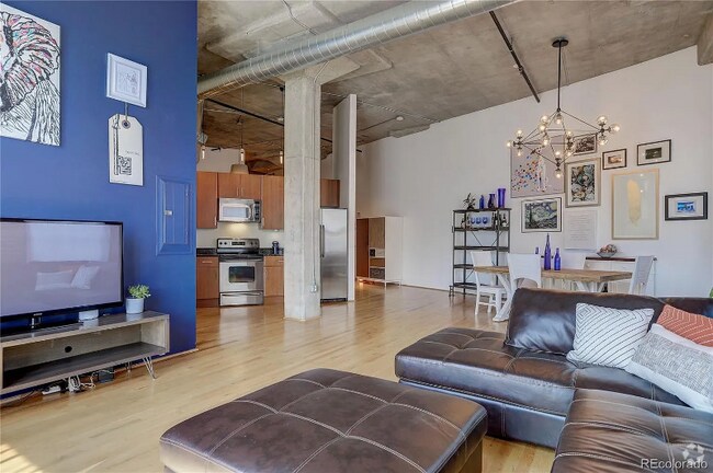 Building Photo - 2500 Walnut St Unit Apt 212