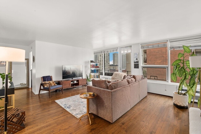 Photo - 1400 N State Pkwy Unit 15D