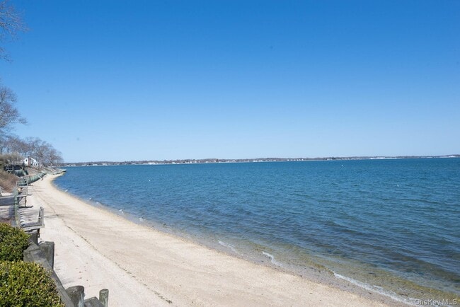 Photo - 100 W Shore Dr