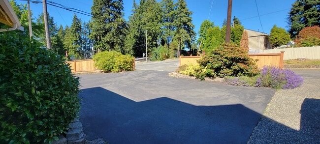 Photo - 19925 Wallingford Ave N