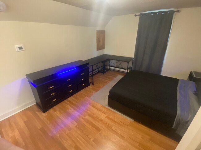 Photo - Jay Apartments Unit 3