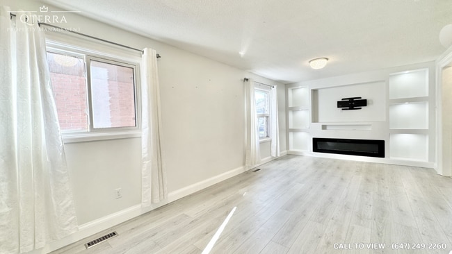 Building Photo - 1634 Fairfield Cres