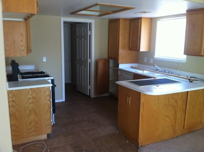 Photo - BEAUTIFUL 1,261 SQ FT, 2 STORY, 3BD, 2.5 BTH, 2 CAR GARAGE, LOCATED NEAR PARK, SHOPPING AND SCHOOLS.